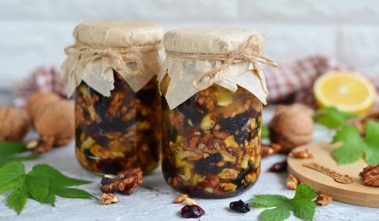 Orašasti plodovi s medom: slatka kombinacija korisnih svojstava i energije